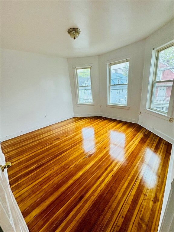 Building Photo - 11 Colonial Ave