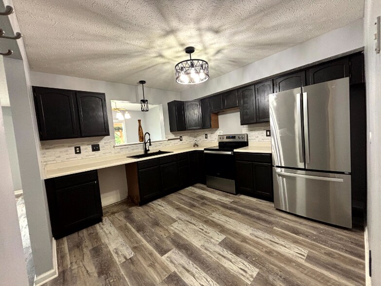 Building Photo - 11950 Titania Cir