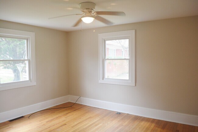 Building Photo - 2 Bedroom/1 Bathroom Brick Home, Lillingto...