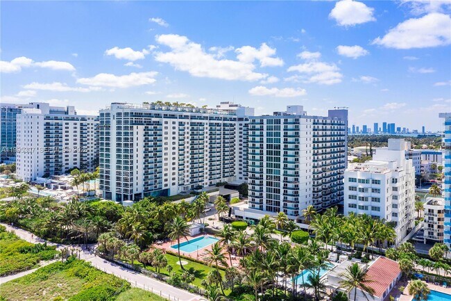 Building Photo - 102 24th St