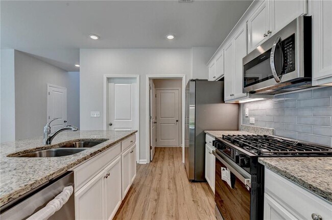 Building Photo - 175 Grey Falcon Ave