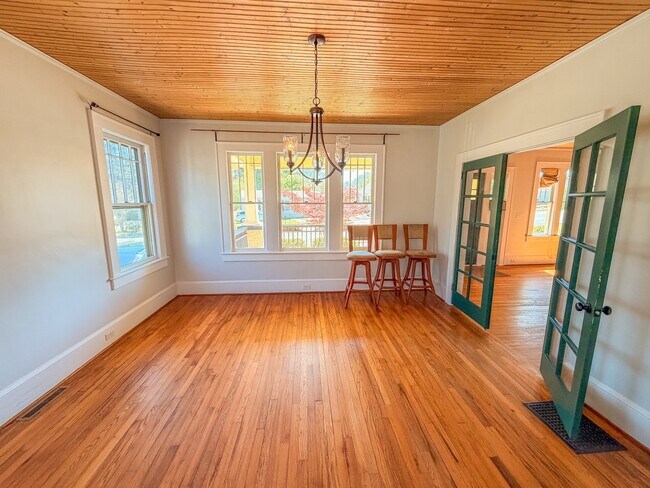 Building Photo - 11 Perry Rd