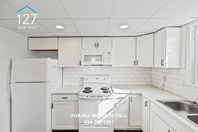 Building Photo - Cozy Lower Level Living with Patio!