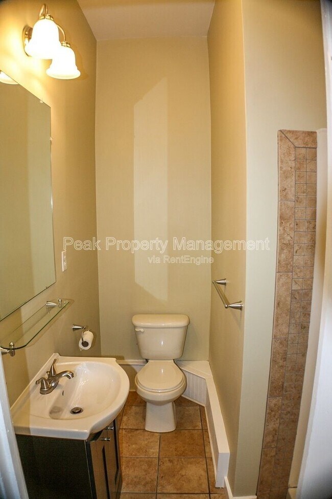 Building Photo - 511 Ryland St