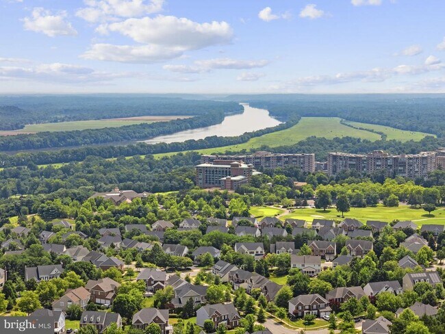 Building Photo - 43550 Riverpoint Dr