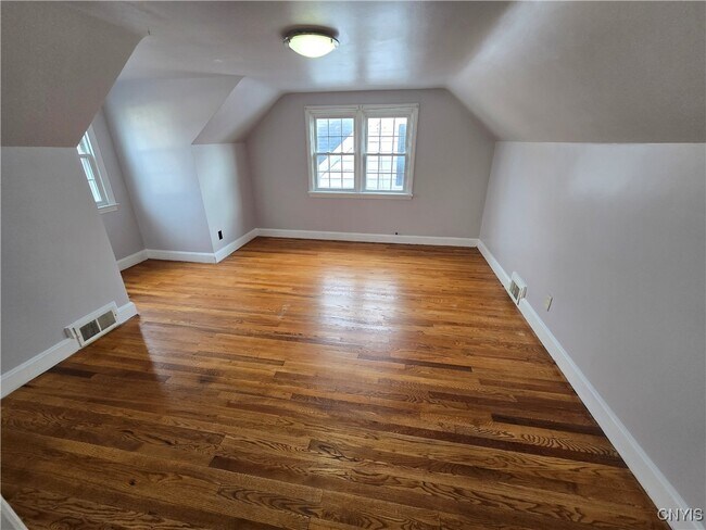 Building Photo - 532 Orwood Pl