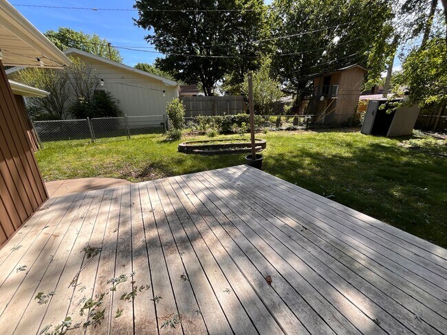 Building Photo - 3-Bed, 2-bath Luxury Southern Hills Designer Home!