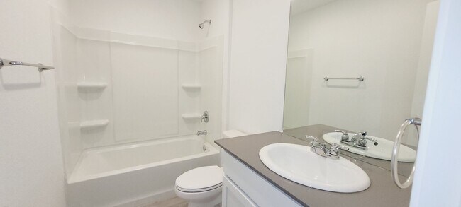Building Photo - 4bd 2.5 ba in New Braunfels
