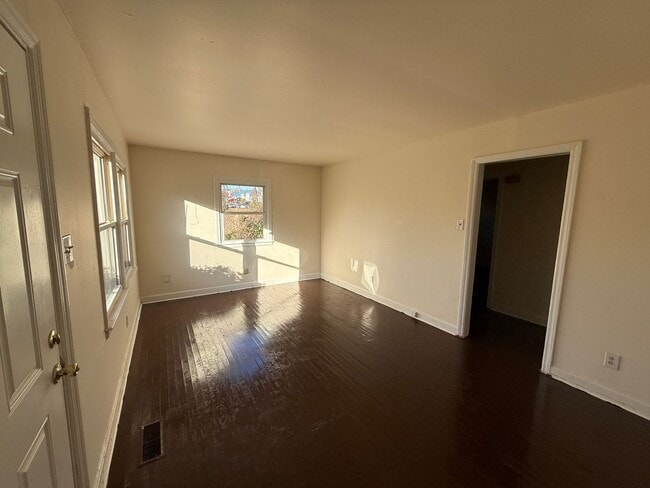 Building Photo - 2 Bedroom Duplex in Enderly Park