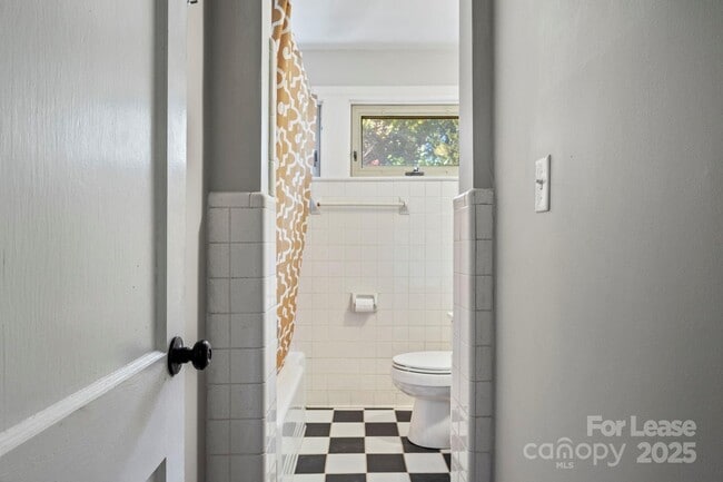 Building Photo - 2917 Forest Park Dr