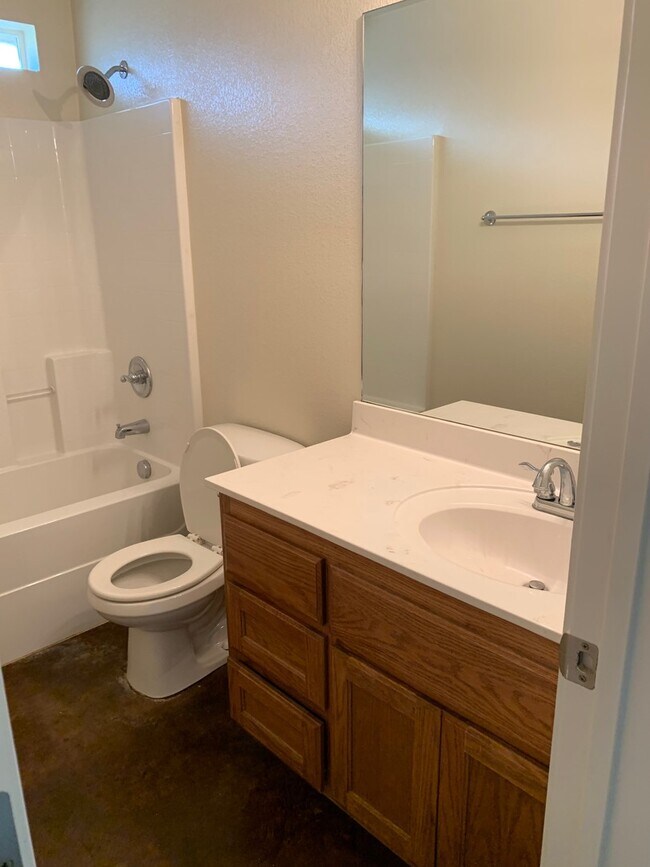 Building Photo - 4 Bdrm 2.25 Bath in Copperas Cove