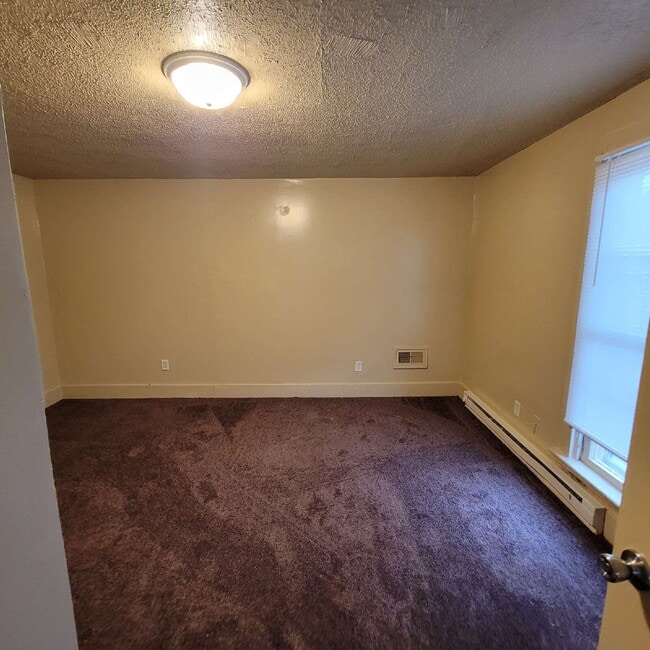 Building Photo - Near Eastside 3BR House ready to LEASE!