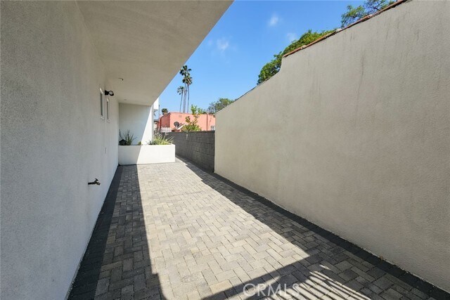 Building Photo - 2055 S Garth Ave