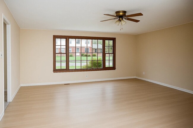 Building Photo - 15 Van Wyck Dr