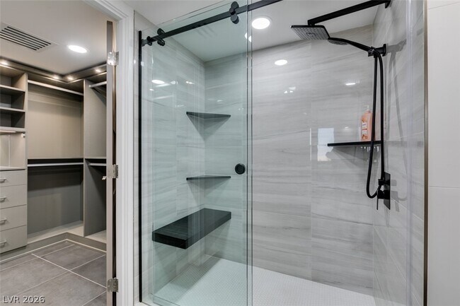 Building Photo - 205 E Harmon Ave