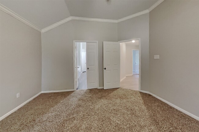 Building Photo - 15907 Lausanne Dr