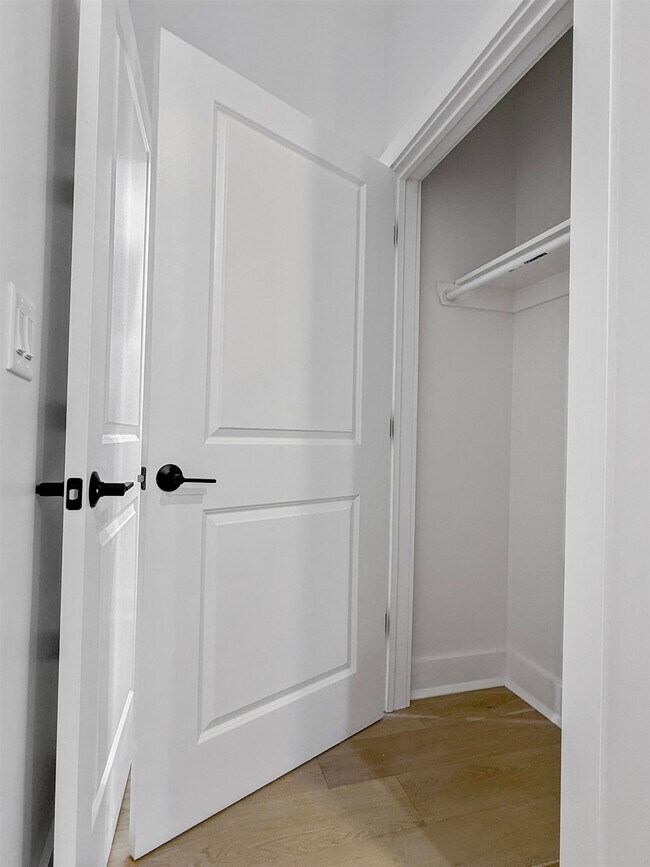 Building Photo - 185 Mallory Ave