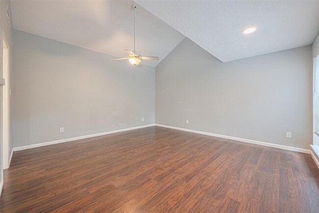 Building Photo - 2107 Shadowbriar Dr