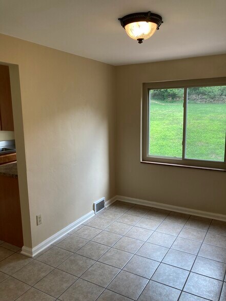 Building Photo - 709 Vallevista Ave
