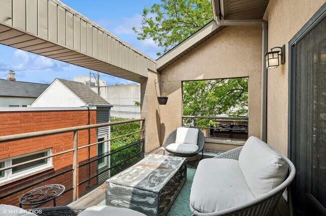 Building Photo - 636 W Schubert Ave