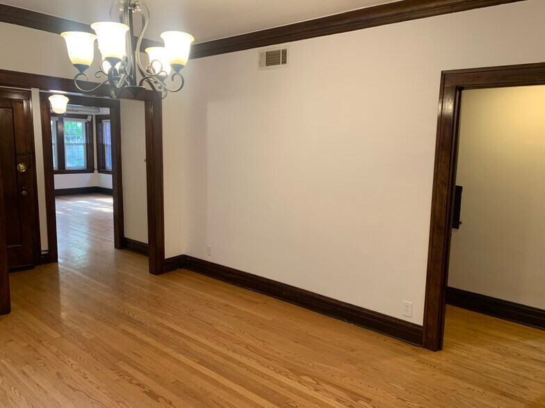 Building Photo - 6435 N Seeley Ave