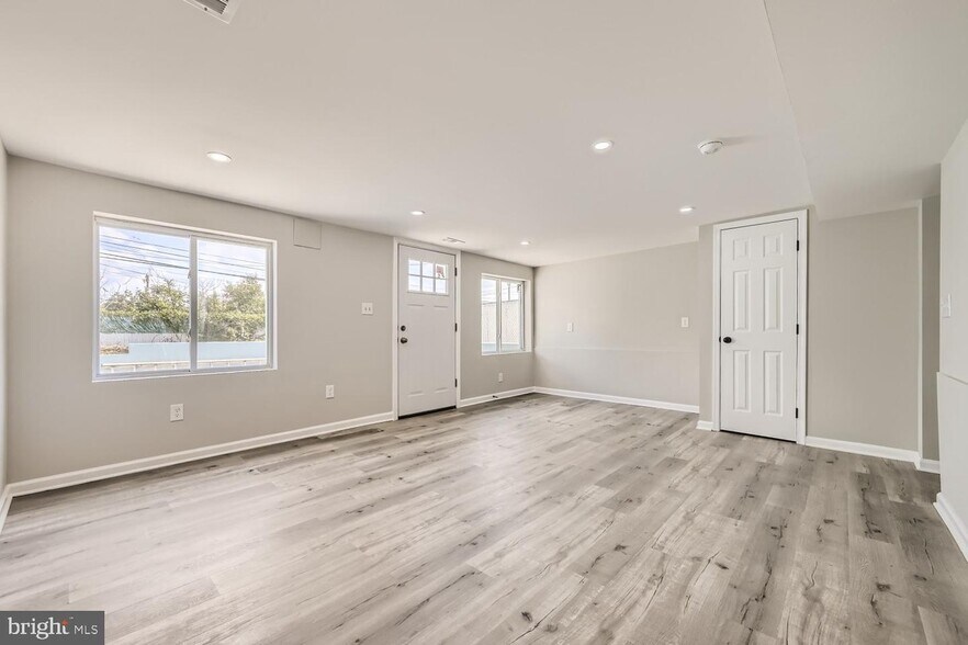 Building Photo - 4111 Sunnyside Ave