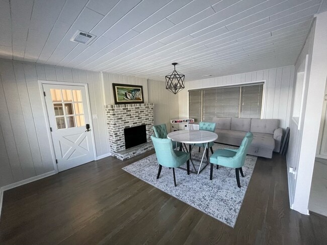 Building Photo - 940 N Kepler Rd