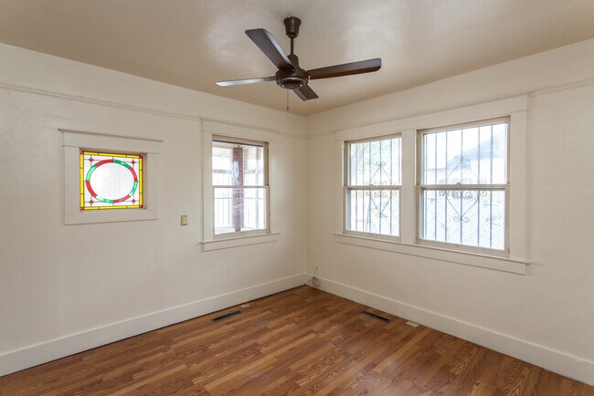 Building Photo - EDo BRICK BUNGALOW 1/BD 1/BA 1/CG