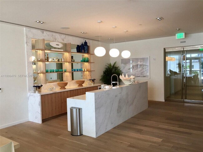 Building Photo - 401 N Birch Rd