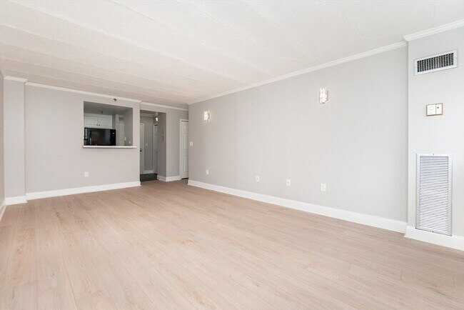 Building Photo - 1933 Commonwealth Ave