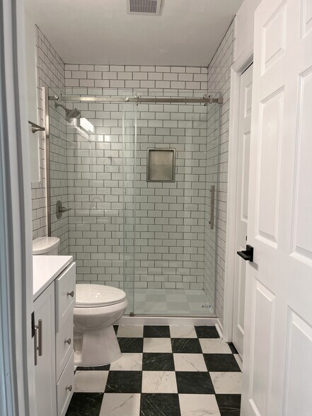 Building Photo - 728 Pointe Ct