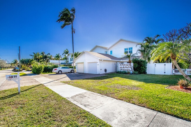 Building Photo - 3016 Spanish Trail