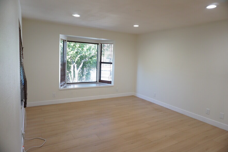 Building Photo - 3948 Pennsylvania Ave