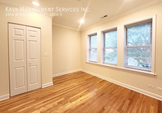 Building Photo - 2854 W Rosemont Ave