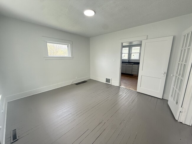 Building Photo - 726 Baldwin Ave