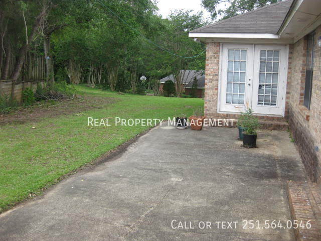 Building Photo - 420 Lakeview Dr W