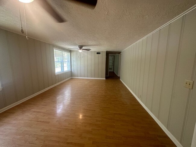 Building Photo - 4515 Skyline Dr