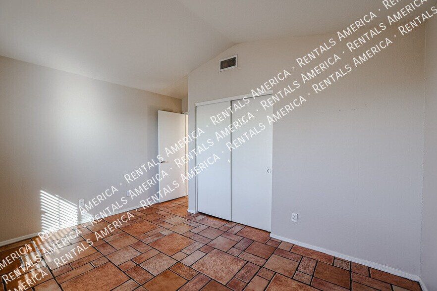 Building Photo - 5375 N 87th Ave