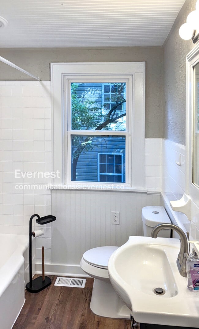 Building Photo - 118 Brentwood Dr
