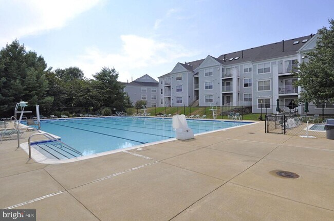Building Photo - 10010 Vanderbilt Cir