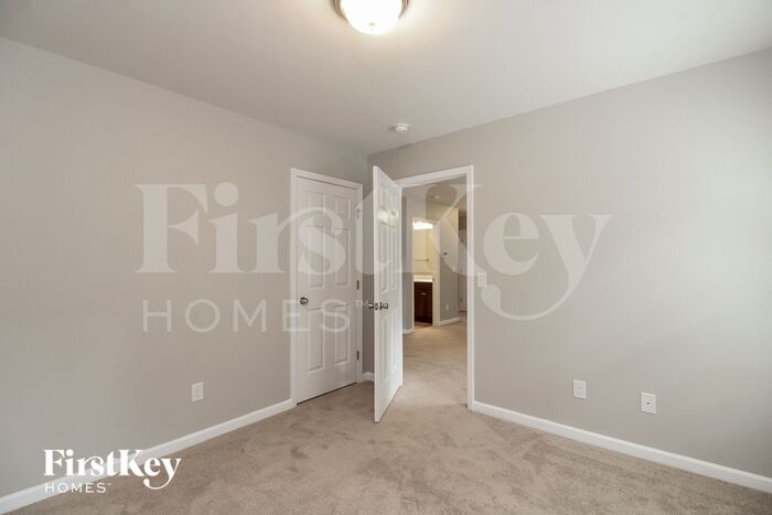 Building Photo - 2194 Longburn Dr