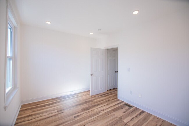 Building Photo - Renovated South Philadelphia Rowhome