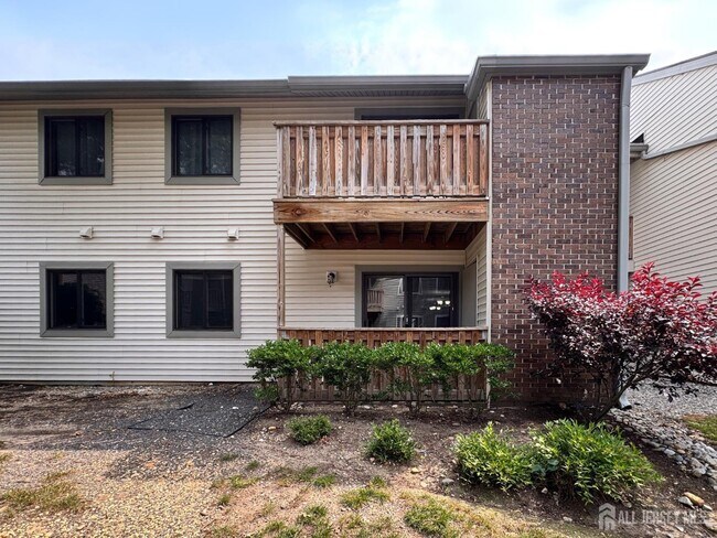 Building Photo - 707 Ravens Crest Dr