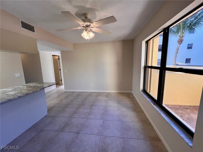 Building Photo - 4015 SE 20th Pl