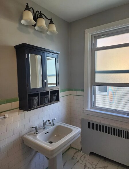 Building Photo - 1253 Circle Dr