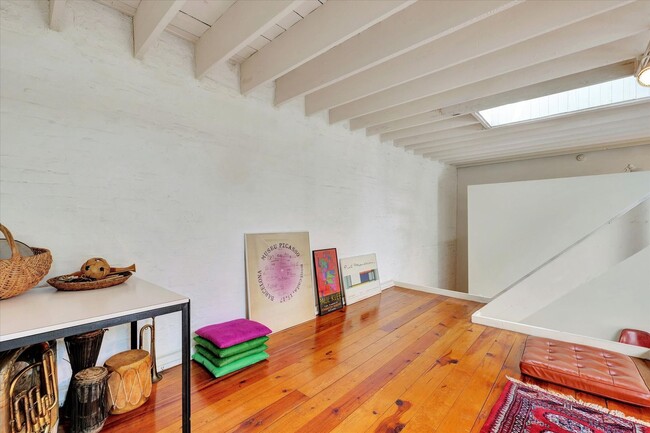 Building Photo - Gated Studio Loft Designed by Architect Ja...