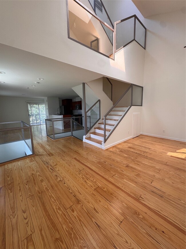 Building Photo - 323 Sydnor St