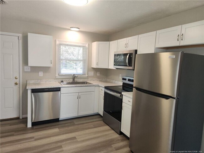 Building Photo - 417 Windermere Dr