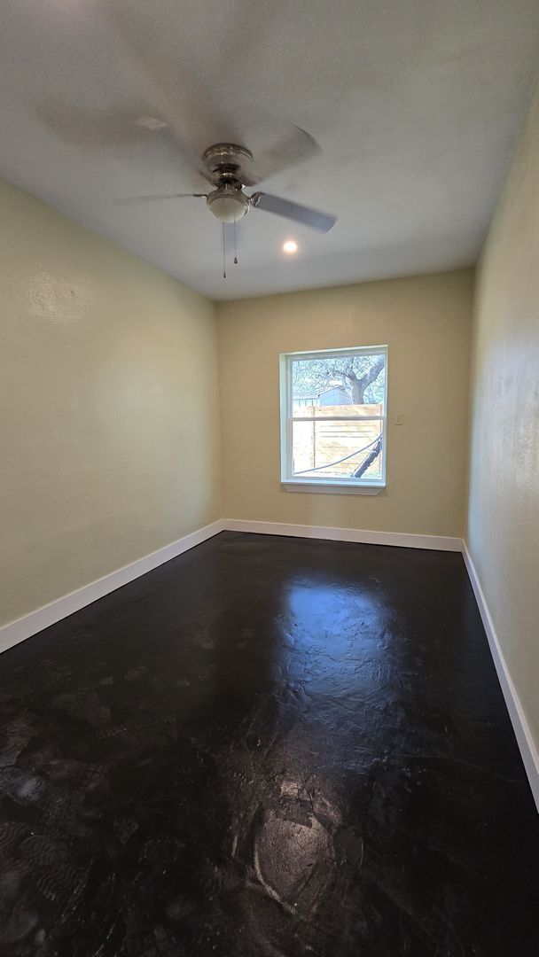 Building Photo - Renovated / Spacious Ranch Style Home in Lago Vista