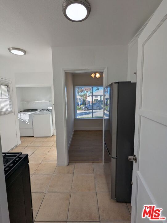 Building Photo - 6208 S Fairfax Ave